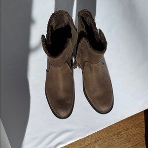 Timberland women’s size 7. Cozy Fur-Lined Brown Ankle Boots. BNWT